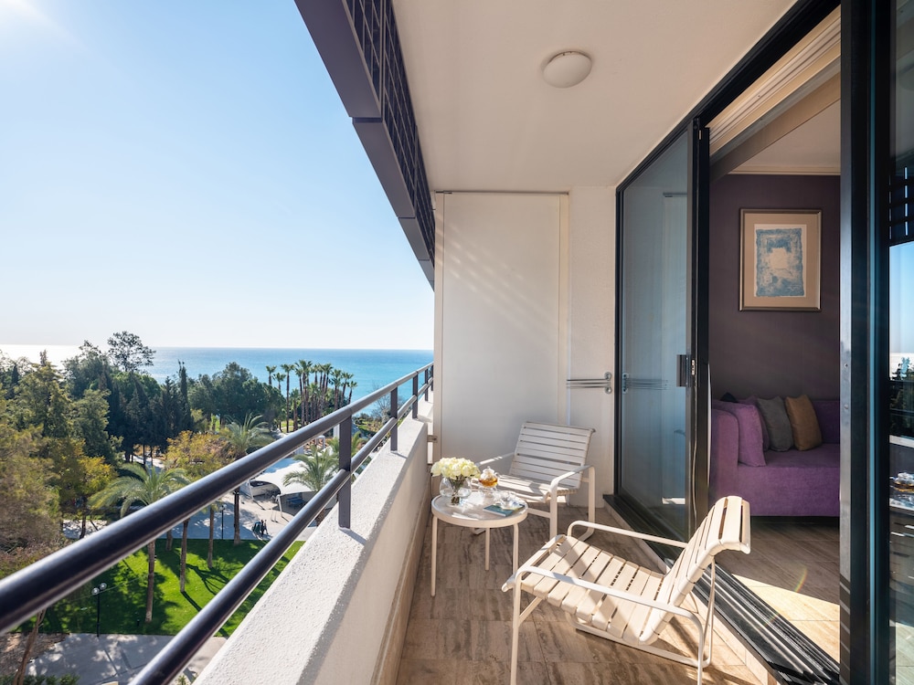 Rixos Downtown Antalya All Inclusive - The Land of Legends Access — Hotel rooms in Antalya