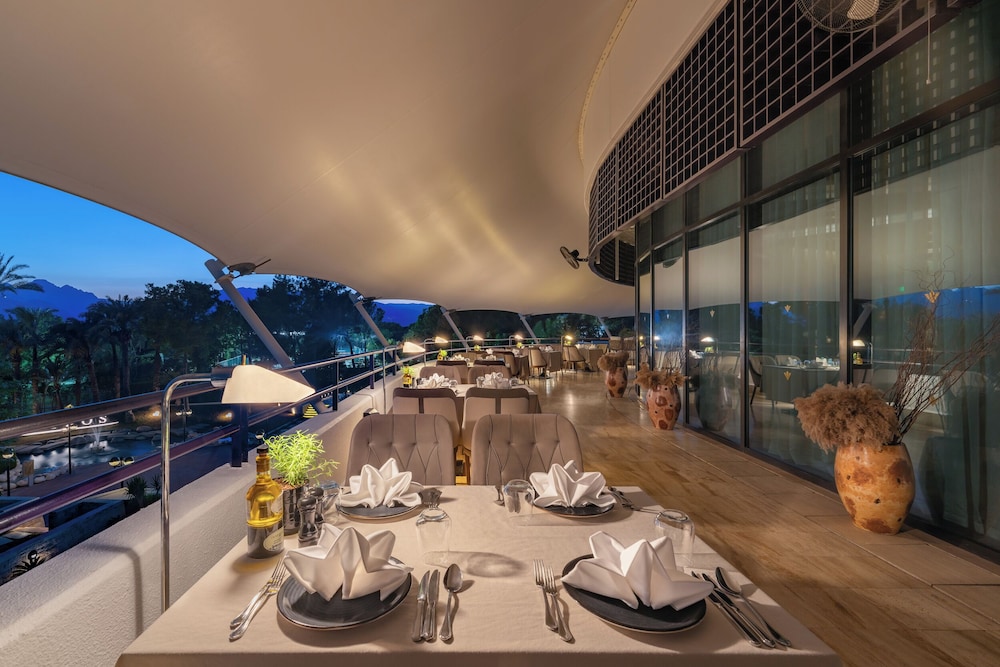 Rixos Downtown Antalya All Inclusive - The Land of Legends Access — Restaurant & bars in Antalya