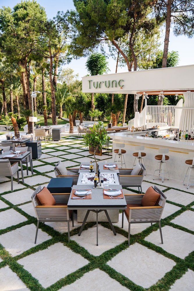Rixos Downtown Antalya All Inclusive - The Land of Legends Access — Restaurant & bars in Antalya