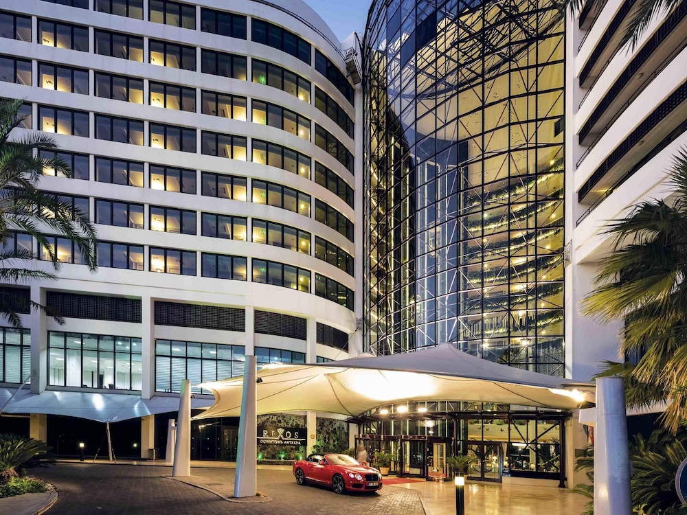 Rixos Downtown Antalya All Inclusive - The Land of Legends Access — Hotel building in Antalya
