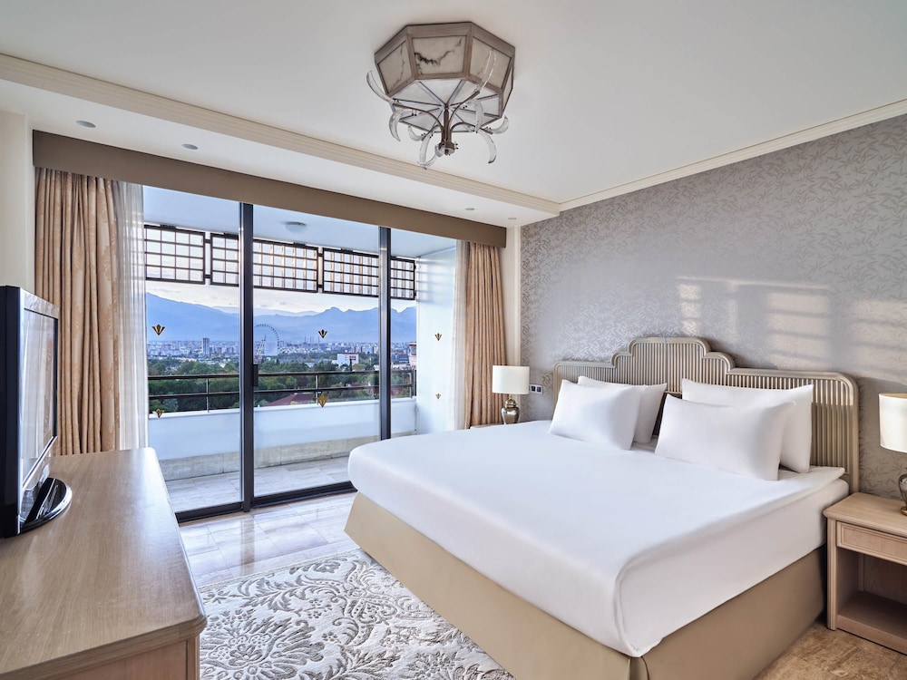 Rixos Downtown Antalya All Inclusive - The Land of Legends Access — Hotel rooms in Antalya
