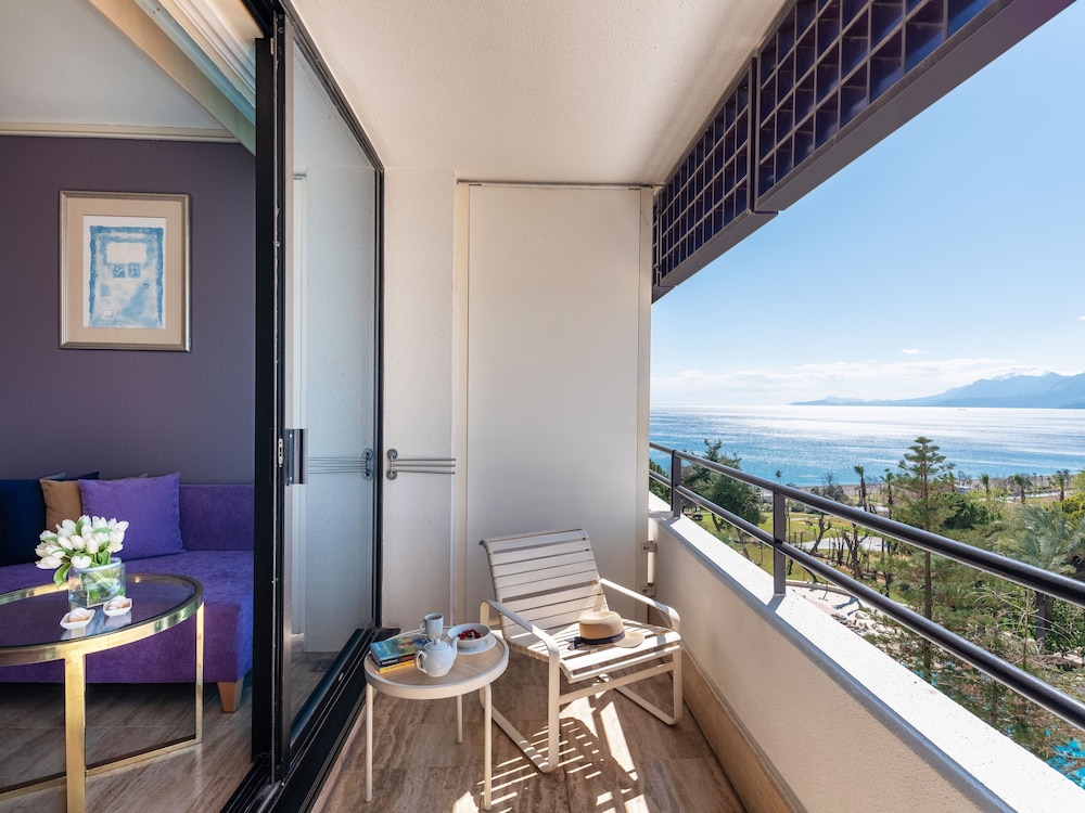 Rixos Downtown Antalya All Inclusive - The Land of Legends Access — Hotel rooms in Antalya