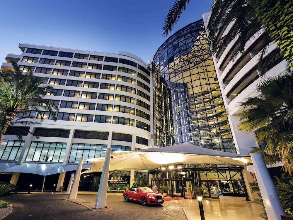 Rixos Downtown Antalya All Inclusive - The Land of Legends Access — Hotel building in Antalya