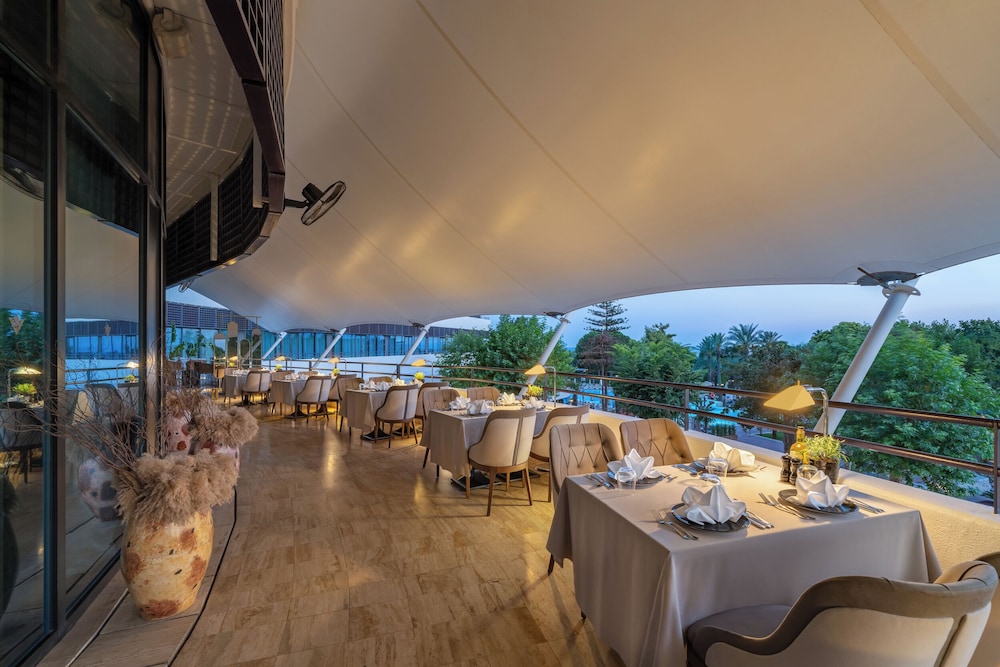 Rixos Downtown Antalya All Inclusive - The Land of Legends Access — Restaurant & bars in Antalya