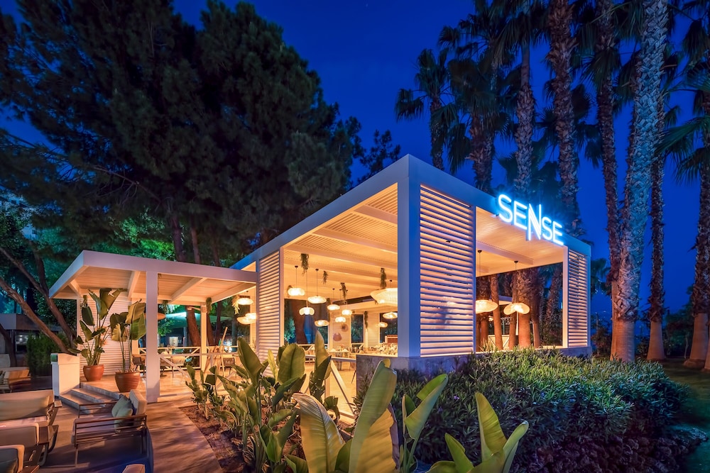 Rixos Downtown Antalya All Inclusive - The Land of Legends Access — Restaurant & bars in Antalya