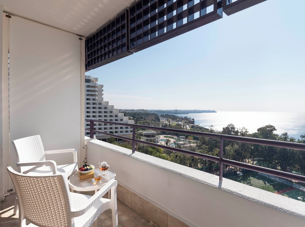 Rixos Downtown Antalya All Inclusive - The Land of Legends Access — Hotel rooms in Antalya