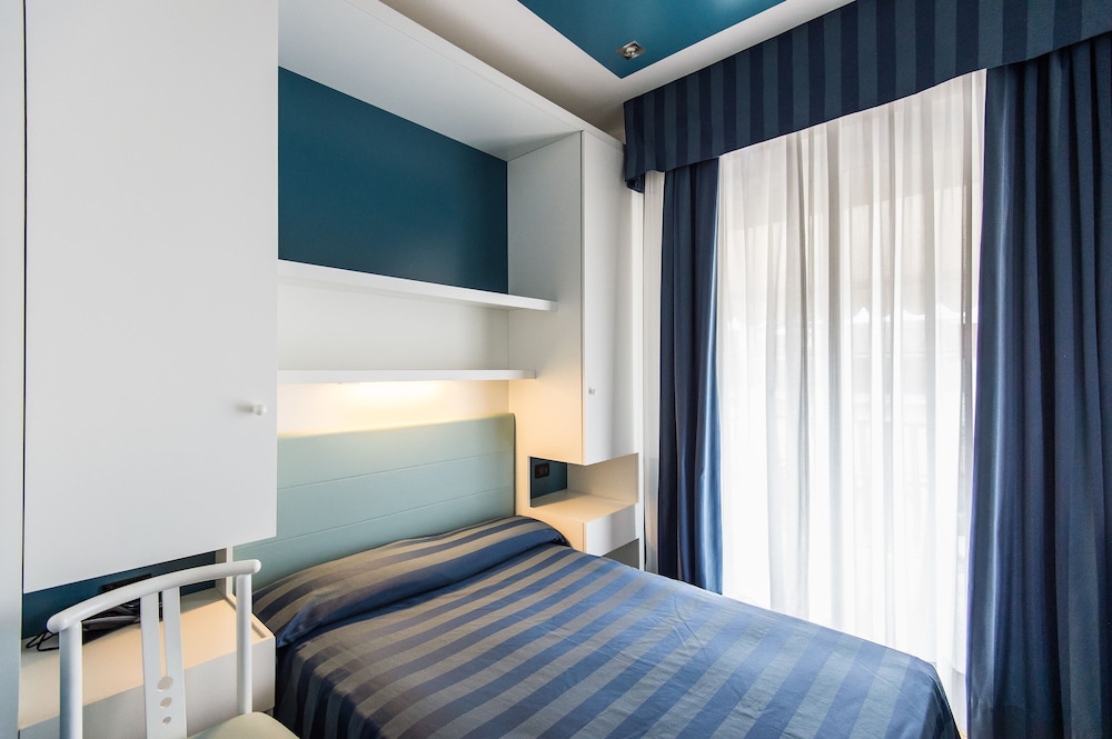 Hotel Christian — Hotel rooms in Jesolo, Veneto