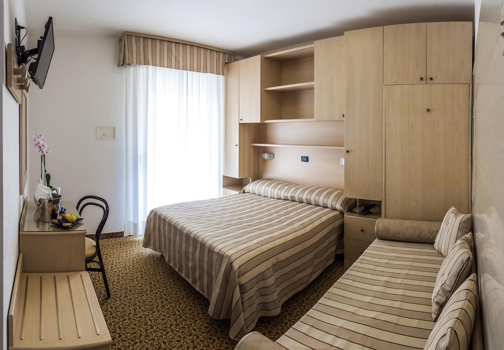 Hotel Christian — Hotel rooms in Jesolo, Veneto