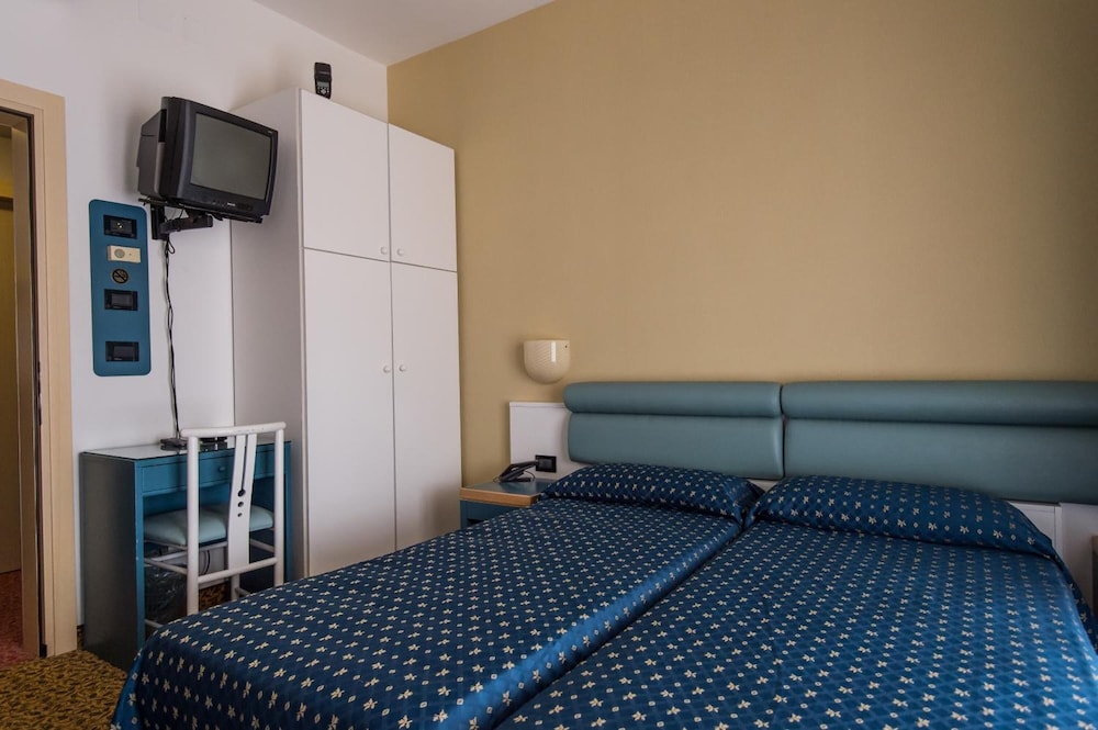 Hotel Christian — Hotel rooms in Jesolo, Veneto