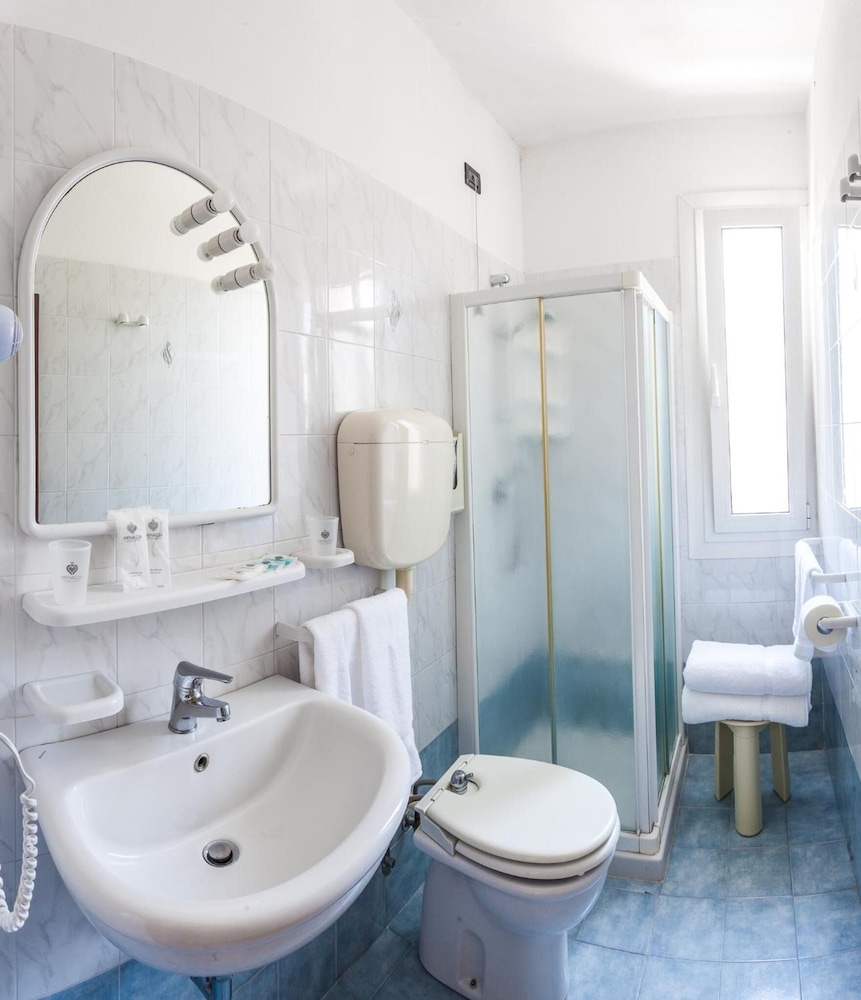 Hotel Christian — Hotel rooms in Jesolo, Veneto