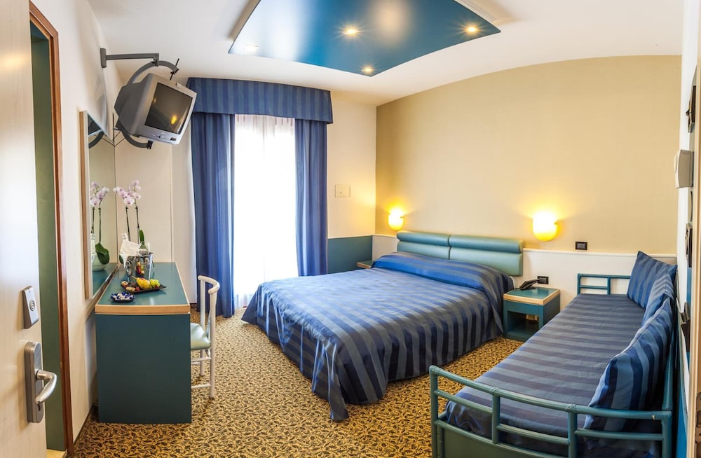 Hotel Christian — Hotel rooms in Jesolo, Veneto