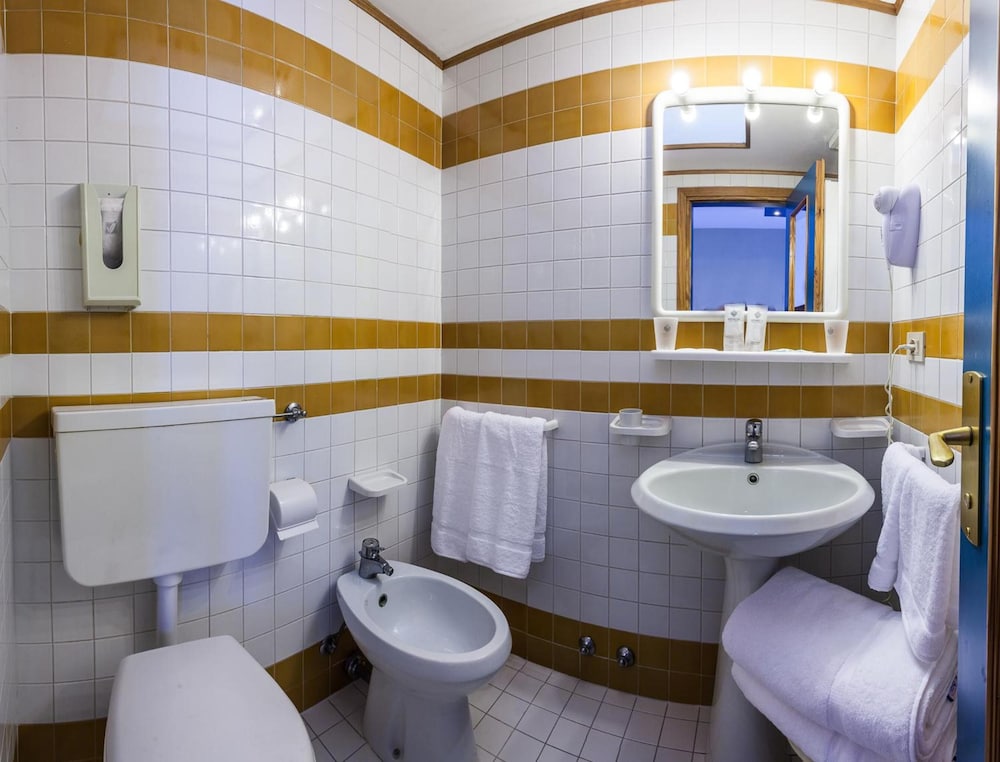 Hotel Christian — Hotel rooms in Jesolo, Veneto