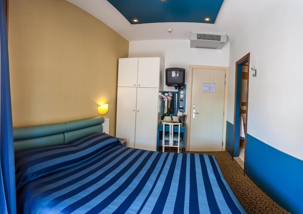 Hotel Christian — Hotel rooms in Jesolo, Veneto