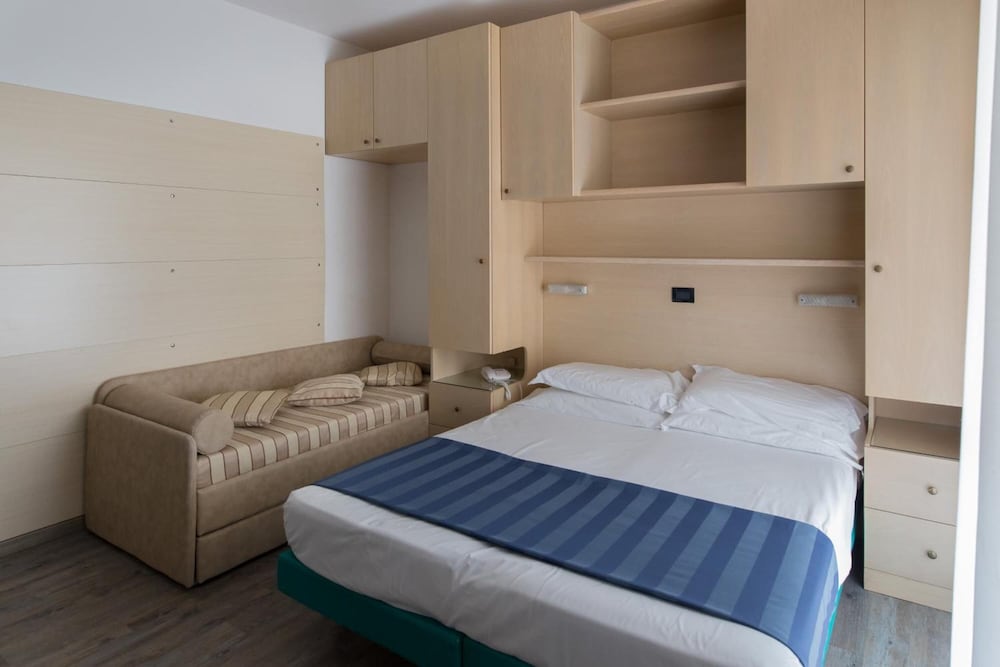 Hotel Christian — Hotel rooms in Jesolo, Veneto
