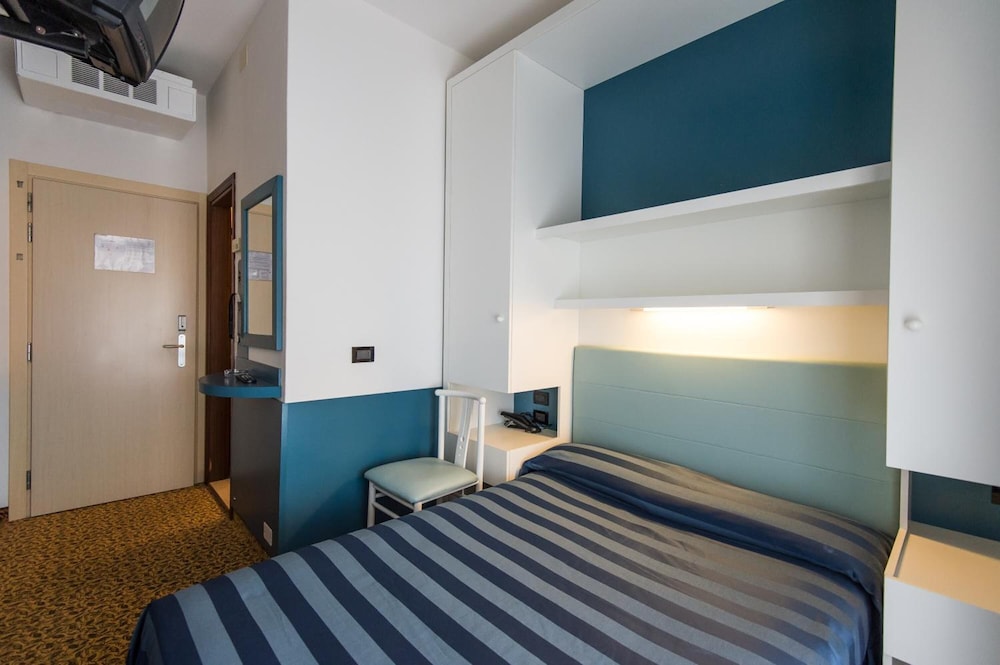 Hotel Christian — Hotel rooms in Jesolo, Veneto