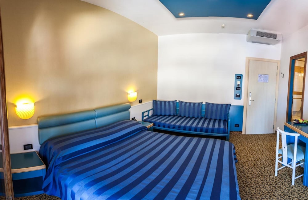Hotel Christian — Hotel rooms in Jesolo, Veneto