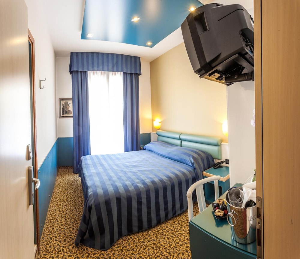 Hotel Christian — Hotel rooms in Jesolo, Veneto