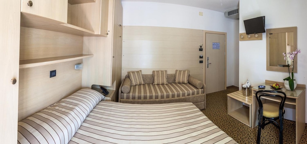 Hotel Christian — Hotel rooms in Jesolo, Veneto