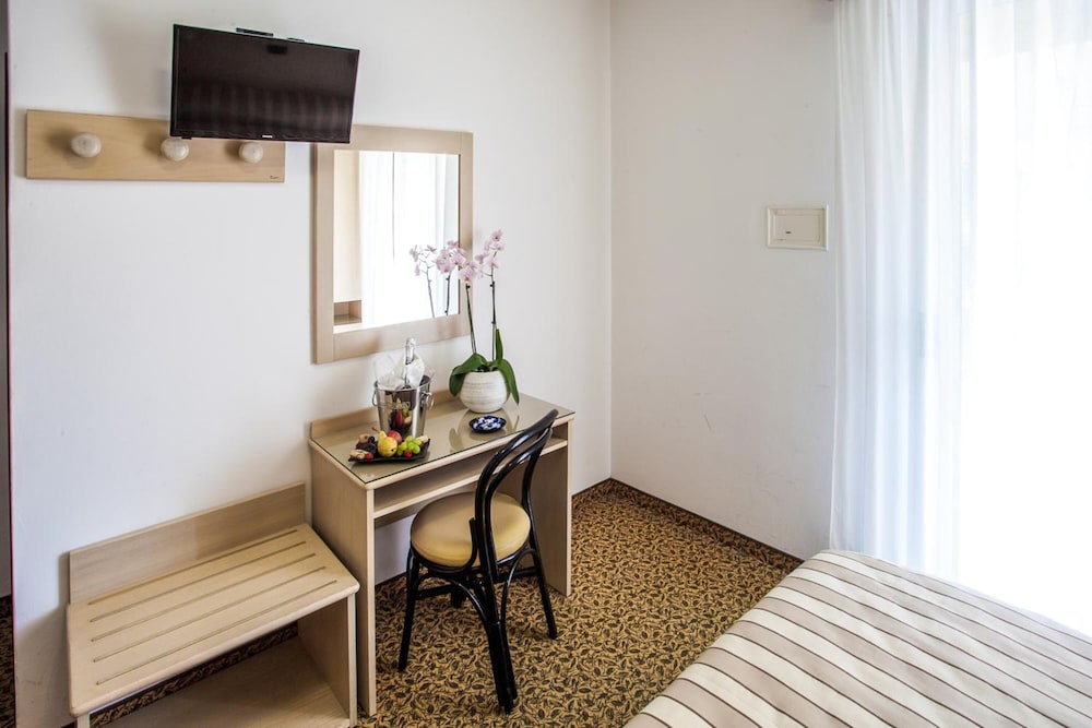 Hotel Christian — Hotel rooms in Jesolo, Veneto