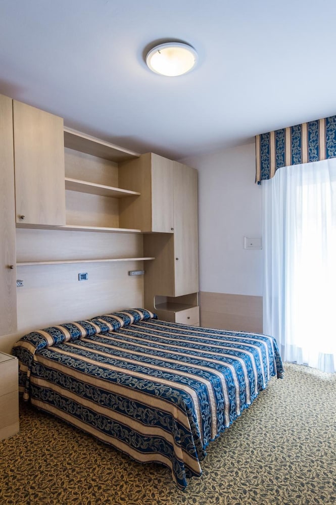 Hotel Christian — Hotel rooms in Jesolo, Veneto