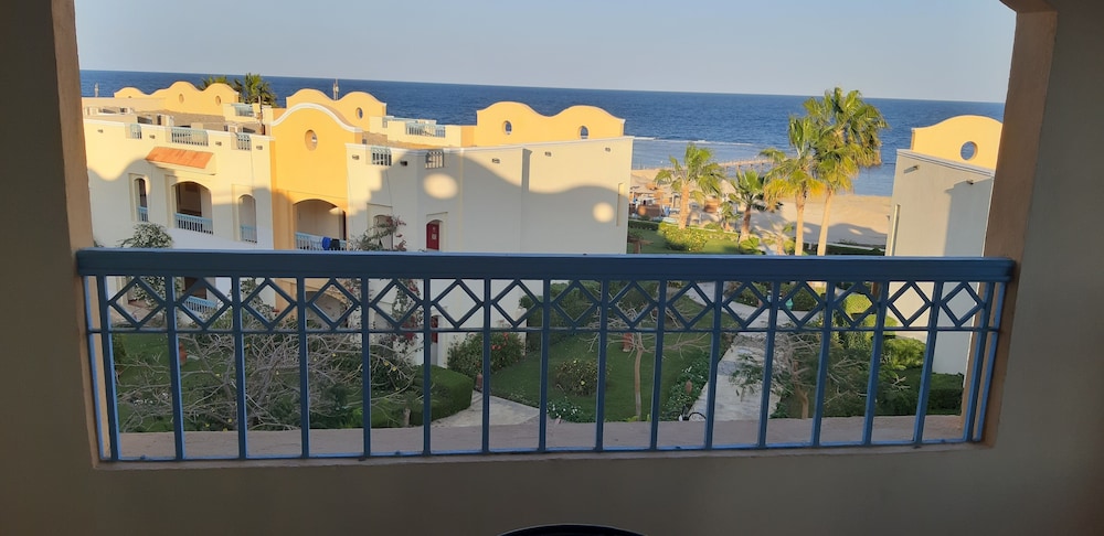 Concorde Moreen Beach Resort & Spa — Hotel building in Marsa Alam, Red Sea