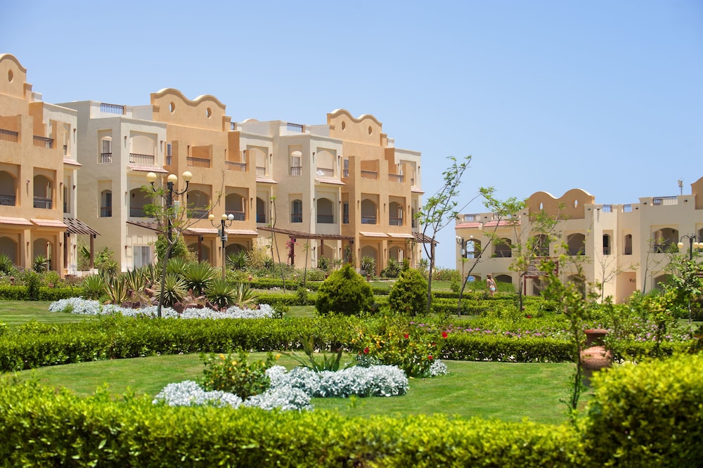 Concorde Moreen Beach Resort & Spa — Hotel building in Marsa Alam, Red Sea