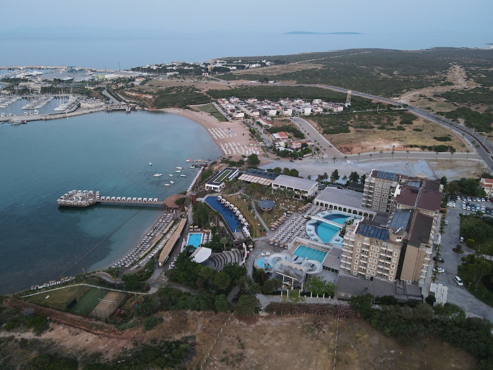Laur Hotels Experience & Elegance — Hotel building in Didim, Aydin