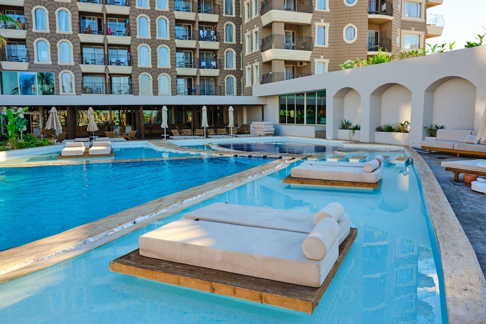 Laur Hotels Experience & Elegance — Swimming pool in Didim, Aydin