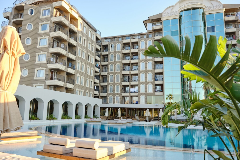 Laur Hotels Experience & Elegance — Hotel building in Didim, Aydin