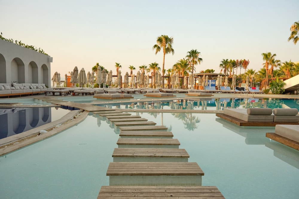 Laur Hotels Experience & Elegance — Swimming pool in Didim, Aydin
