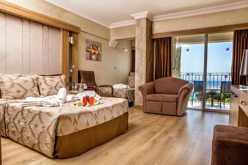 Laur Hotels Experience & Elegance — Hotel rooms in Didim, Aydin