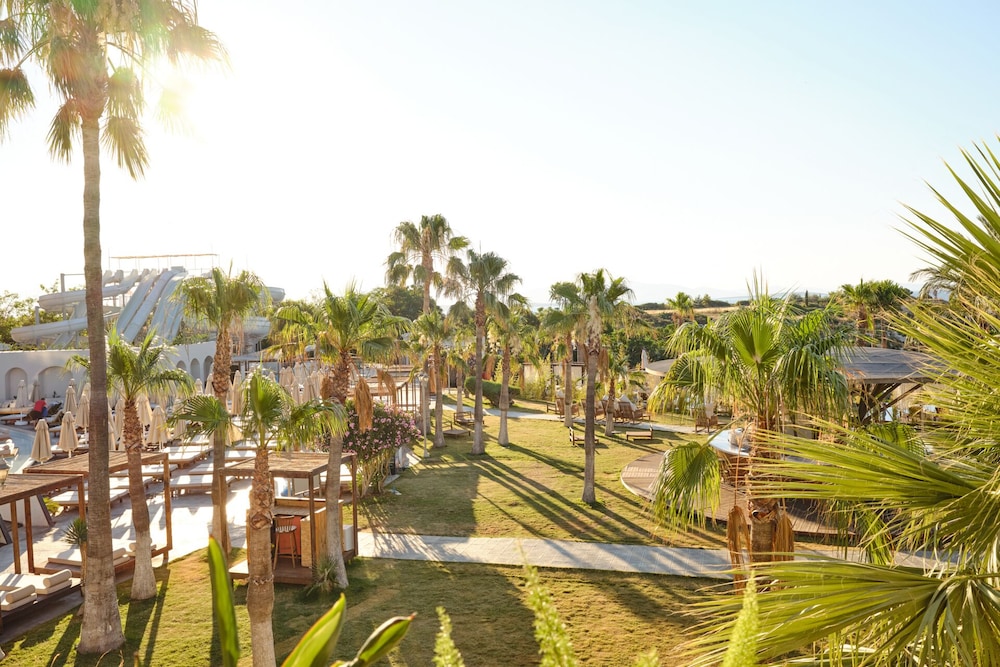 Laur Hotels Experience & Elegance — Hotel building in Didim, Aydin
