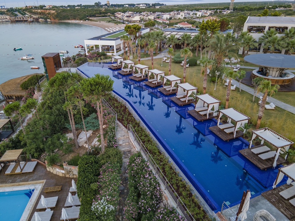 Laur Hotels Experience & Elegance — Swimming pool in Didim, Aydin