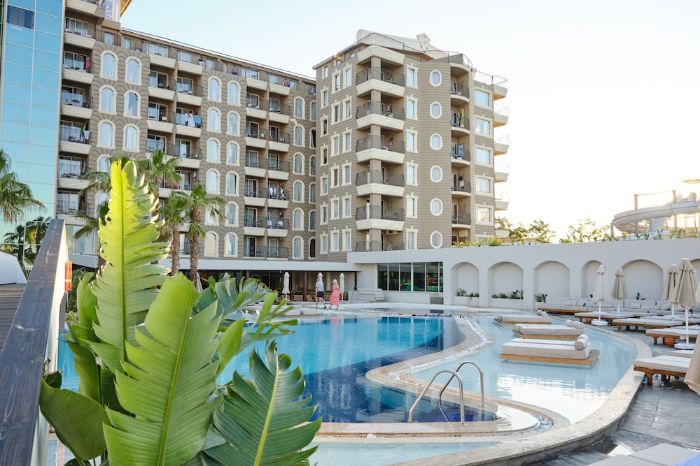 Laur Hotels Experience & Elegance — Swimming pool in Didim, Aydin
