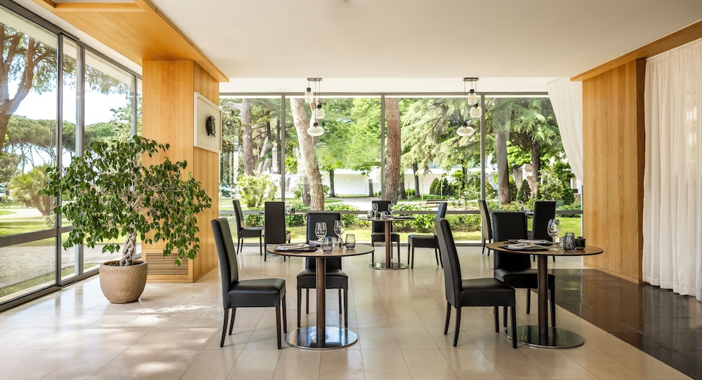 Falkensteiner Hotel Adriana l Adults Only — Restaurant & bars in Zadar, Zadar