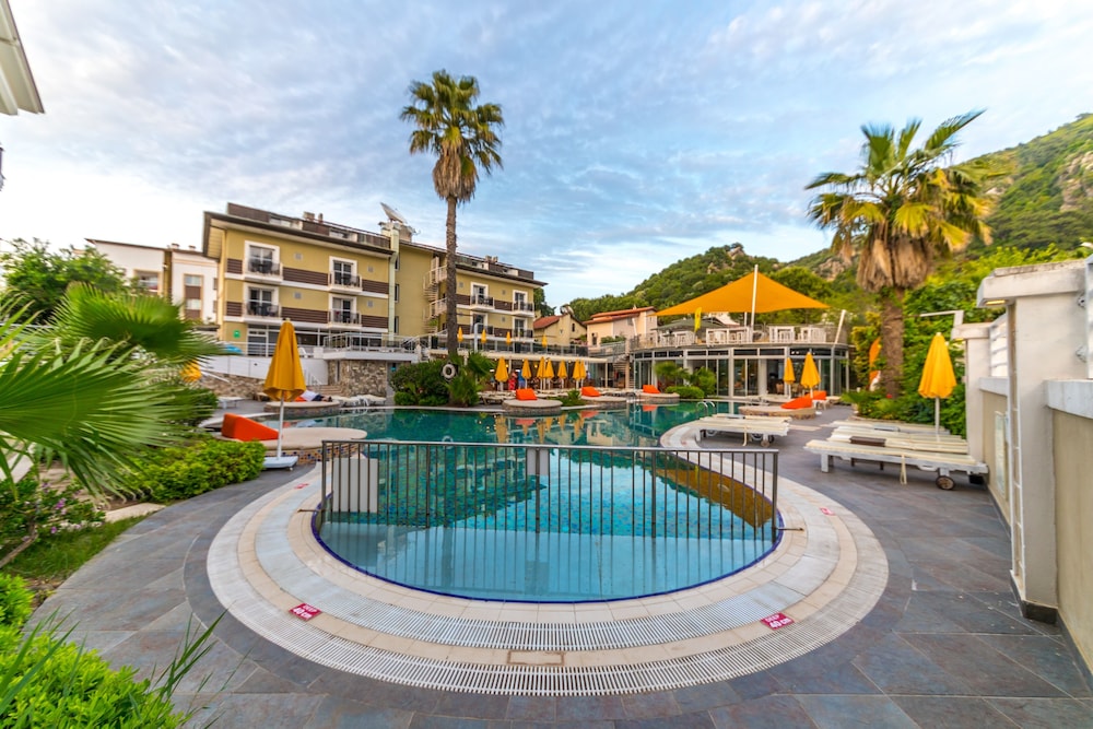 Mersoy Bellavista Hotel — Swimming pool in İçmeler, Mugla