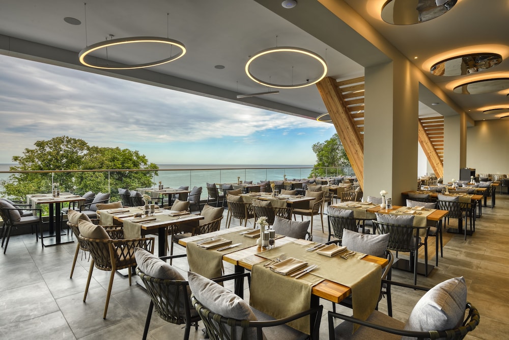 Grifid Hotel Vistamar - Ultra All Inclusive — Restaurant & bars in Golden Sands, Varna Region