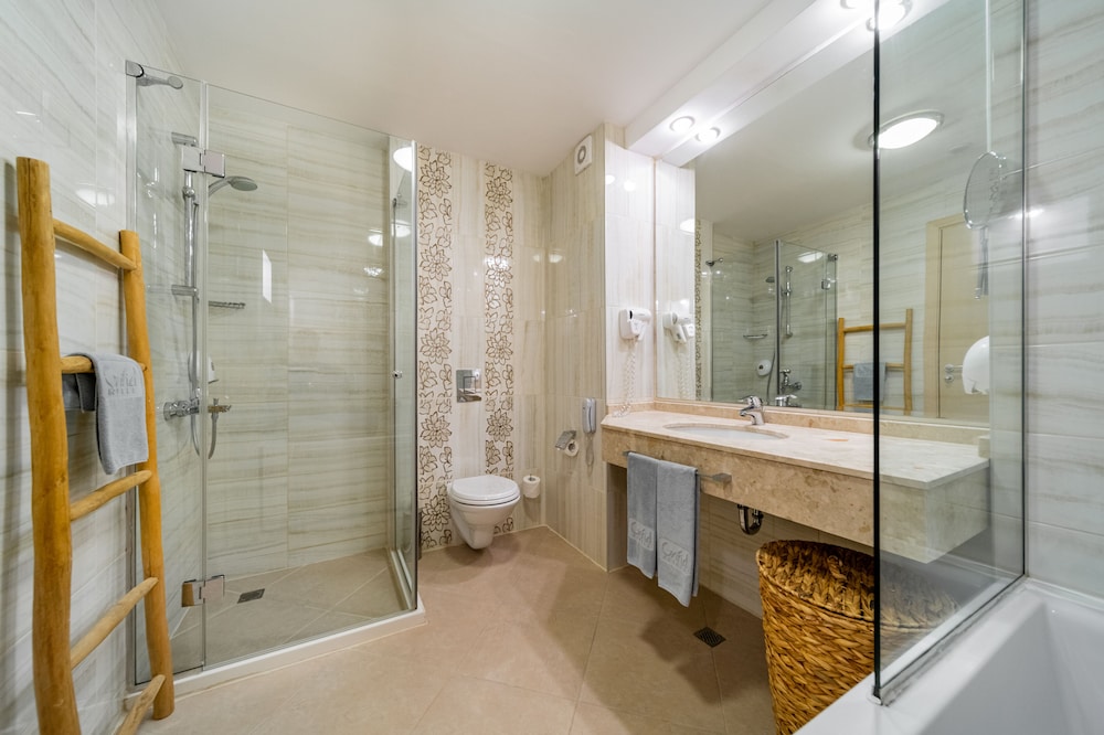 Grifid Hotel Vistamar - Ultra All Inclusive — Hotel rooms in Golden Sands, Varna Region