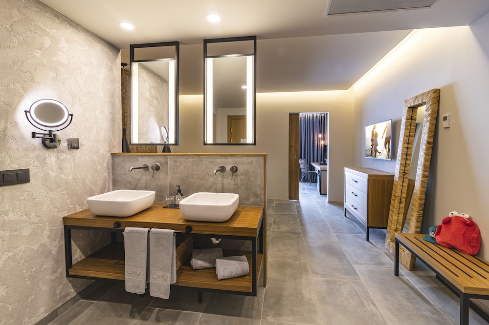 Grifid Hotel Vistamar - Ultra All Inclusive — Hotel rooms in Golden Sands, Varna Region