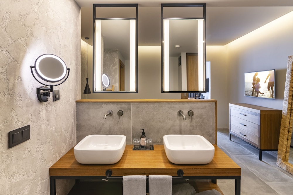 Grifid Hotel Vistamar - Ultra All Inclusive — Hotel rooms in Golden Sands, Varna Region