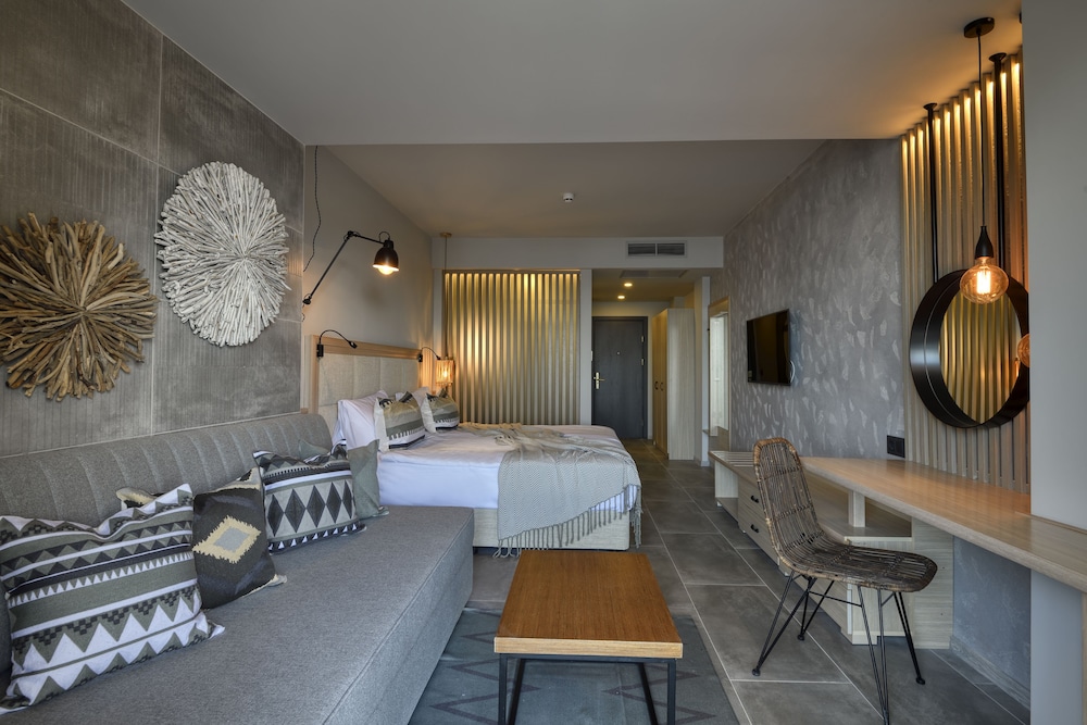 Grifid Hotel Vistamar - Ultra All Inclusive — Hotel rooms in Golden Sands, Varna Region