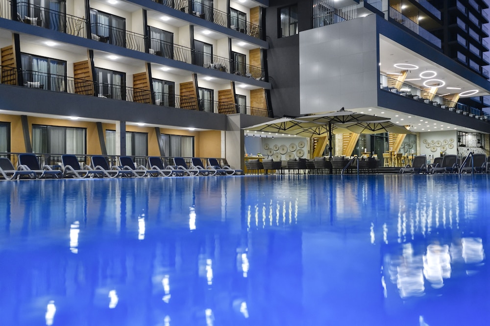 Grifid Hotel Vistamar - Ultra All Inclusive — Swimming pool in Golden Sands, Varna Region