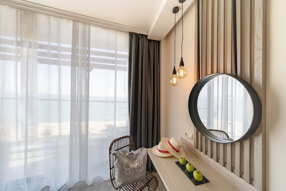Grifid Hotel Vistamar - Ultra All Inclusive — Hotel rooms in Golden Sands, Varna Region
