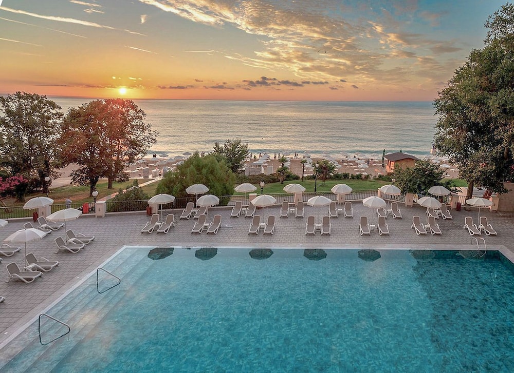 Grifid Hotel Vistamar - Ultra All Inclusive — Swimming pool in Golden Sands, Varna Region