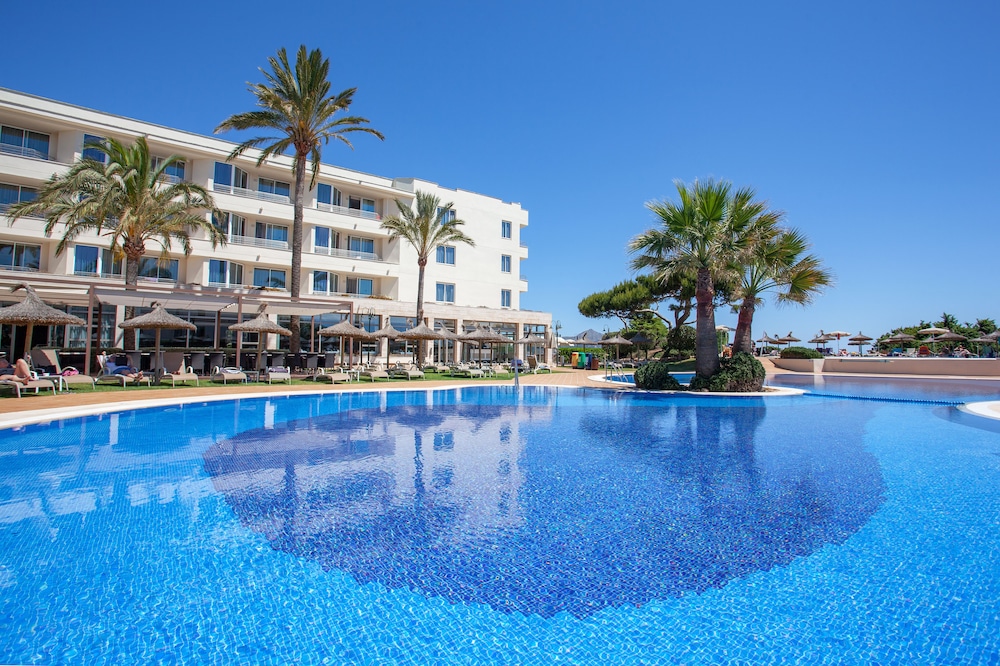 Grupotel Natura Playa — Swimming pool in Playa de Muro, Balearic Islands