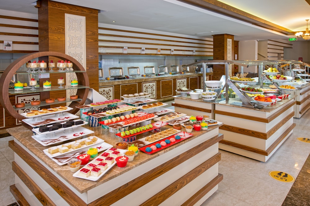 Monart City Hotel - All Inclusive — Restaurant & bars in Alanya