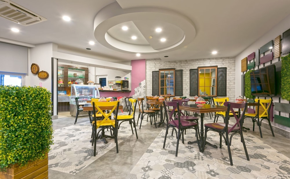 Monart City Hotel - All Inclusive — Restaurant & bars in Alanya