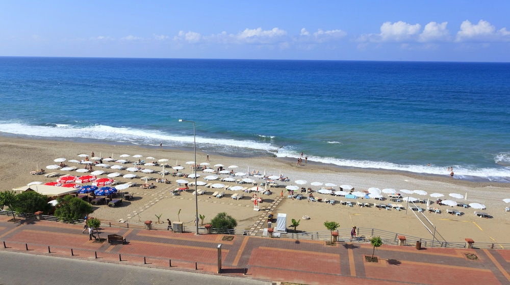 Monart City Hotel - All Inclusive — Beach in Alanya