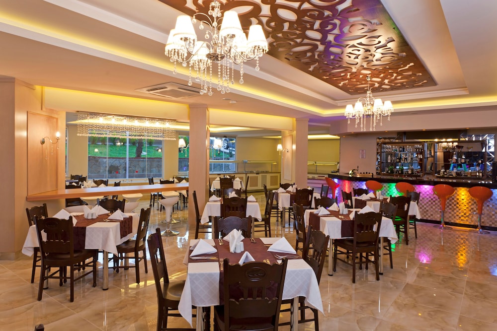 Monart City Hotel - All Inclusive — Restaurant & bars in Alanya