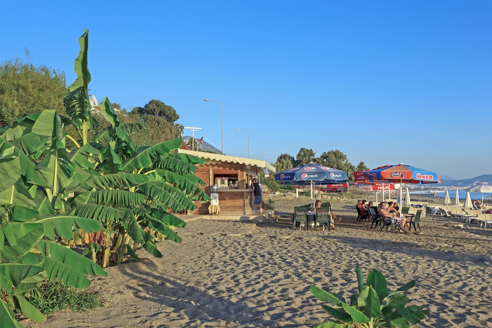 Monart City Hotel - All Inclusive — Beach in Alanya